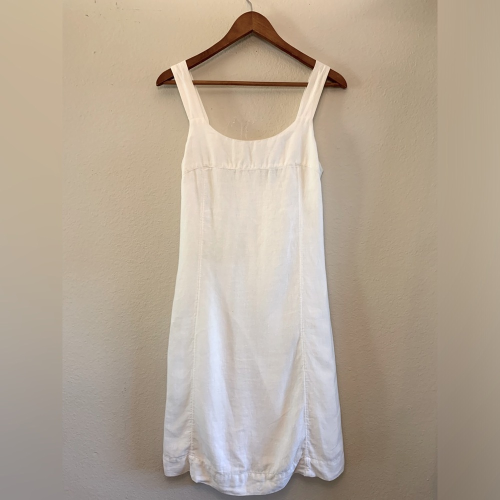 J. Jill 100% White Linen dress. 100% cotton lining and mother of pearl buttons.